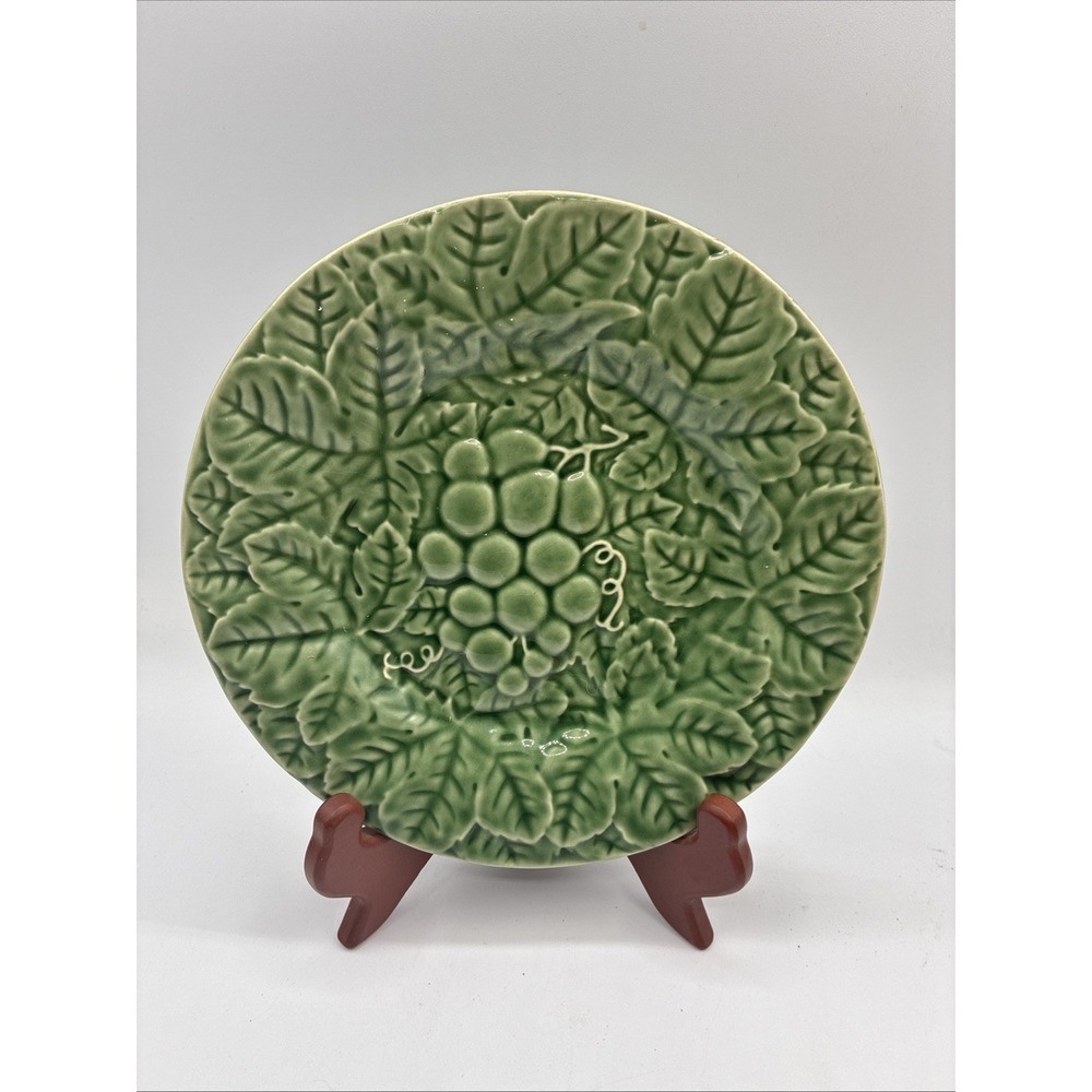 RARE Vtg Bordallo Pinheiro Portugal Green Grapes Leaves Majolica Dessert Plate